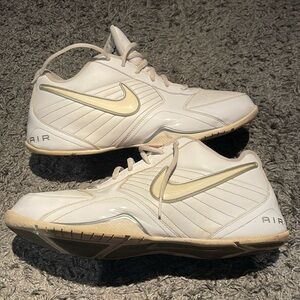 Nike air baseline low